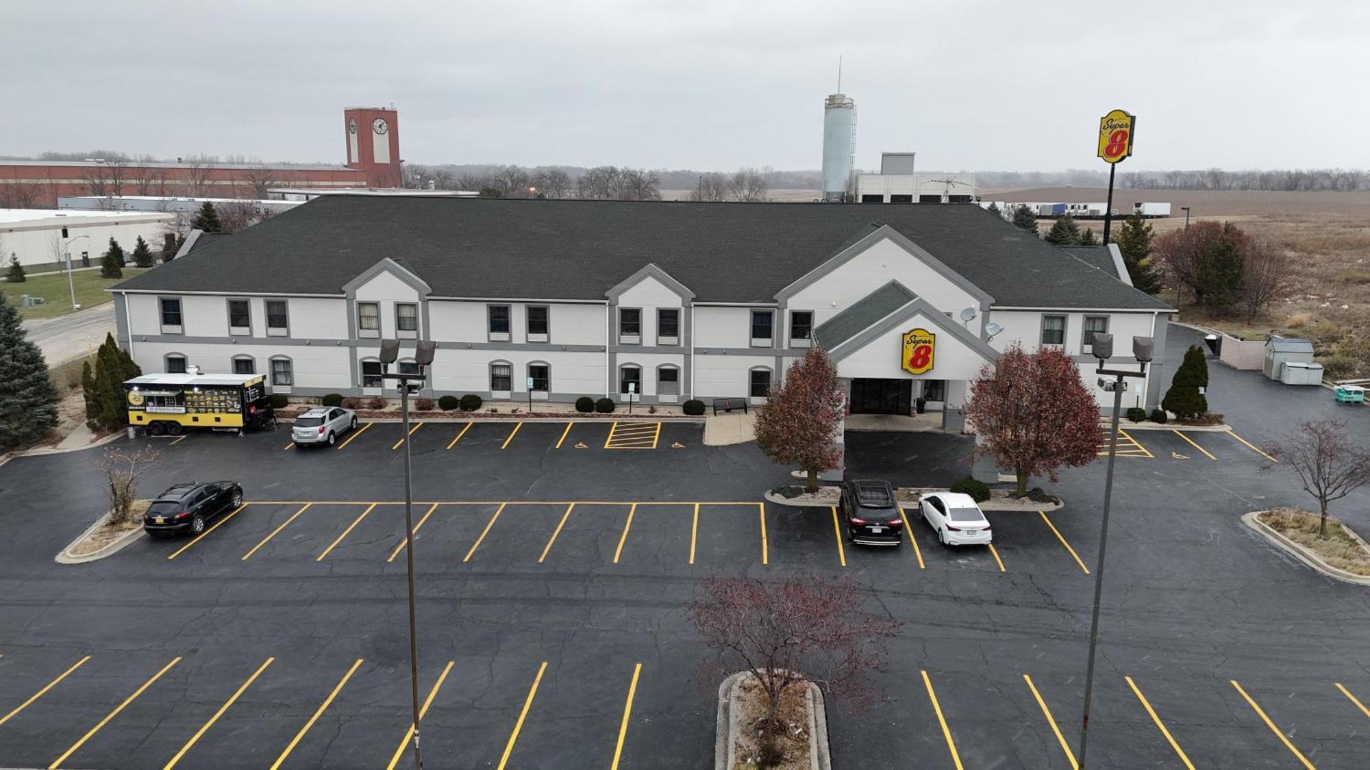 Super 8 By Wyndham Hampshire Il Hotel Eksteriør billede